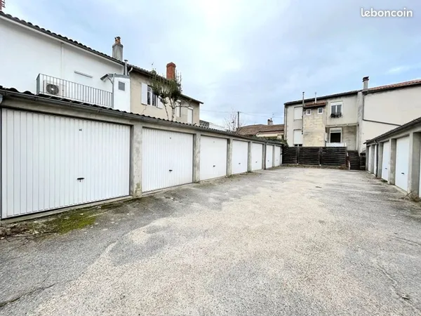 Parking/box 1 pièce 15 m²