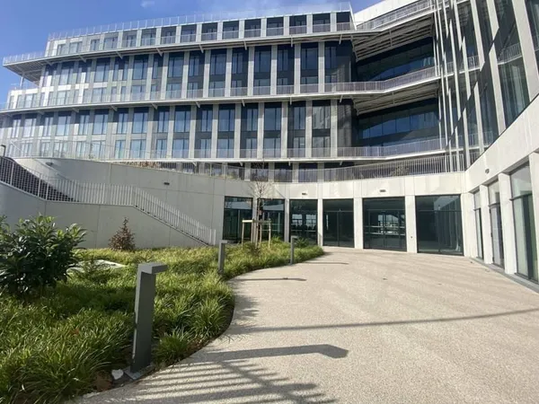 Bureaux 10681 m²