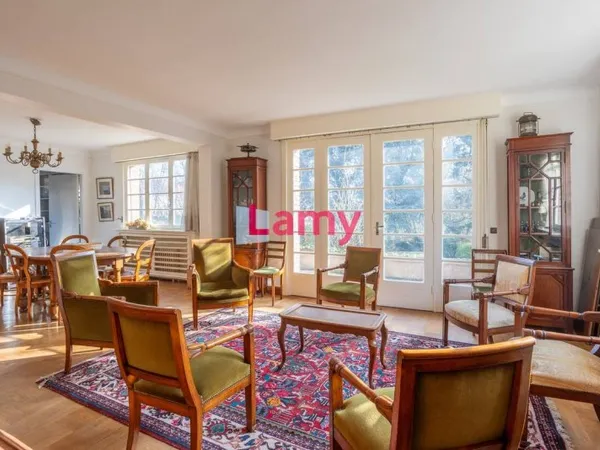 Maison 9 pièces 238 m²