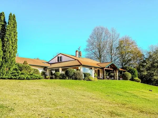 BASSUSSARRY PROCHE GOLF ARCANGUES GRANDE ET MAGNIFIQUE PROPRIETE PARC DE 4 HECTARES AVEC LAC PRIVÉ