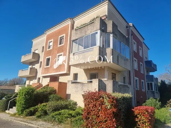 APPARTEMENT 2 PIECES LUMINEUX AVEC TERRASSE : CALME ET VUE.