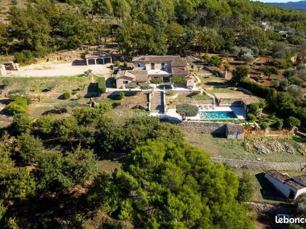 Propriété 10 pièces 259 m²