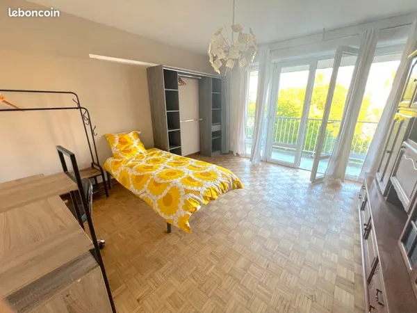 Chambre en colocation avec balcon à deux pas du métro et de l'Université Rennes 2
