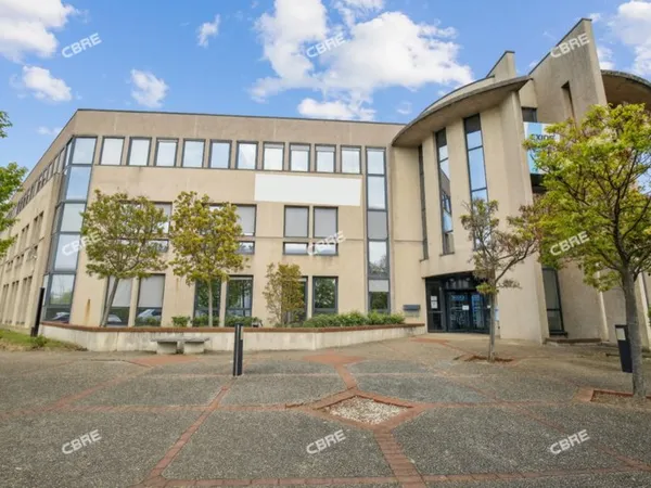 Local professionnel 5306 m²
