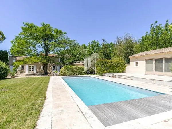 Mas avec piscine et terrain à vendre proche Isle sur la Sorgue