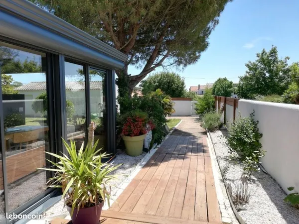🎉🏡 Maison de Plain-Pied Extraordinaire à Lauzières 🌳🌊