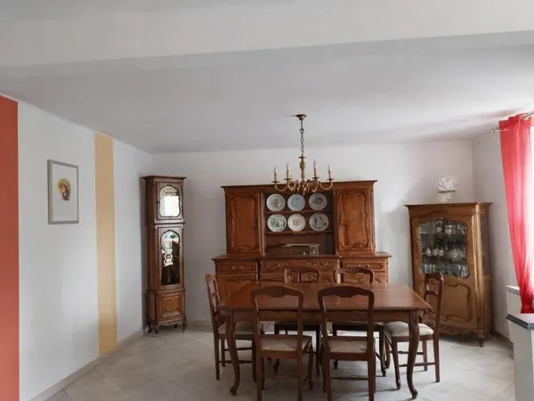 Maison mitoyenne avec terrasse et garage