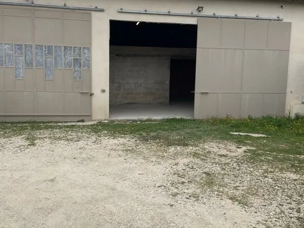Local d’activité et entrepôt Location Aubignan 1p 70m² 650€