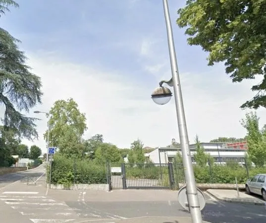 Local commercial 325 m²