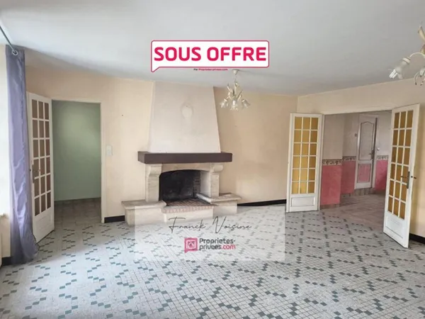 A VENDRE aux Herbiers, Ensemble de 2 logements à rénover de 115 m2 env et de dépendances sur une par