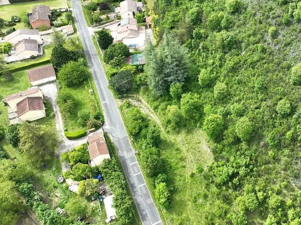 Terrain dominant de 5 200 m² vue dégagée, projet de villa validé