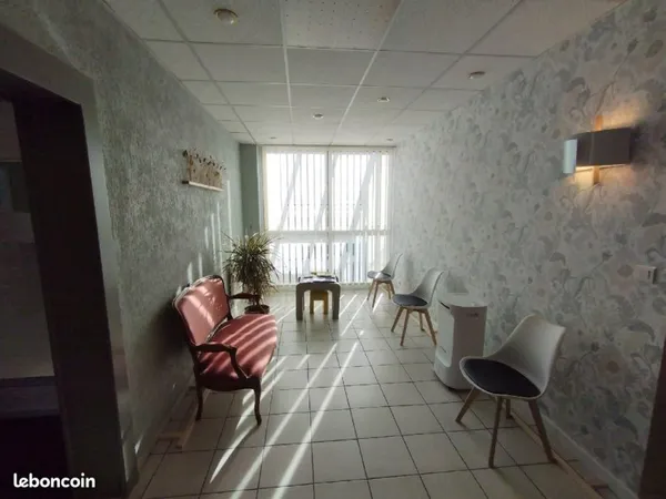 📍 Bureau à louer dans cabinet pluridisciplinaire - Cluses (14 m², 150/mois, charges incluses)