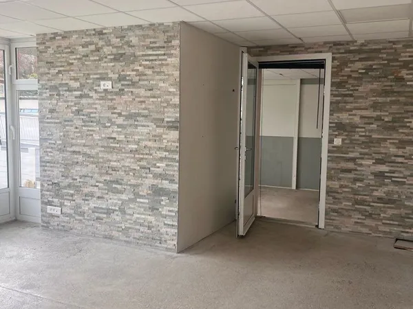 Local commercial avec bureau Montferrier sur lez