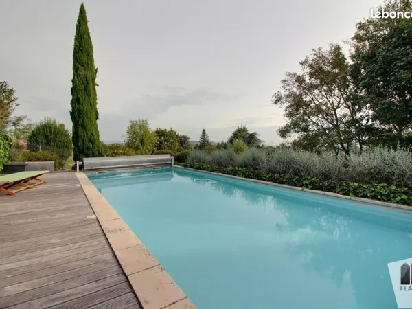 Villa 7 pièces 217 m²