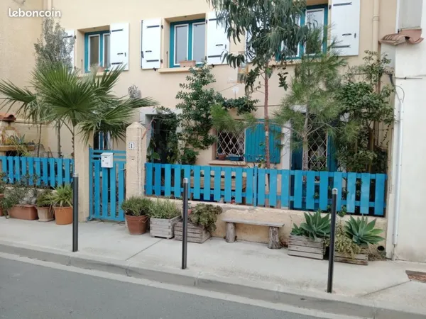 Vends maison de village 4 pièces en bord de mer avec terrasse
