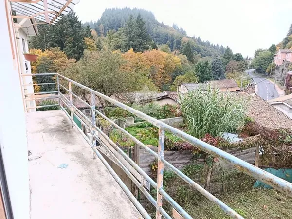 Maison à rénover avec potentiel à La Monnerie-le-Montel