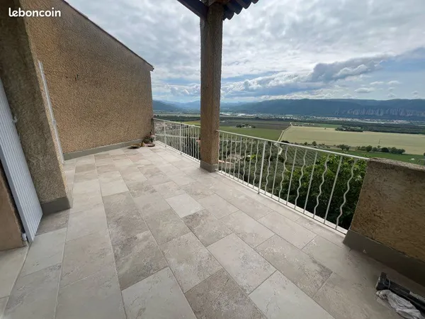 T3 refait à neuf avec garage et grande terrasse avec vue imprenable