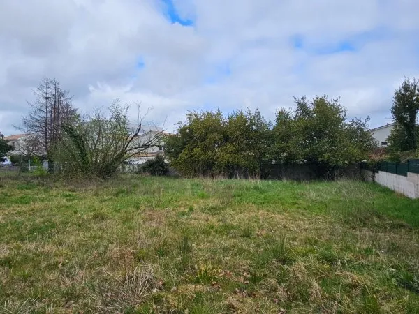Terrain 600 m²