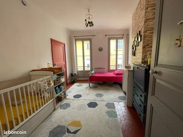 Maison de Maître 170 m² - 8 pièces - 4 chambres - Centre Signes - proche Circuit Paul Ricard