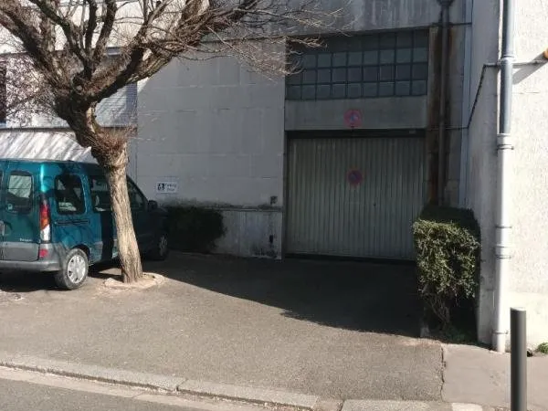 Parking / Tours