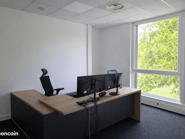 Locaux professionnels 167 m² / Strasbourg / Rue Hochfelden / Parkings / Fibre & climatisation