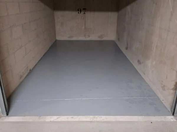 Box 15 m2 - La Rochette