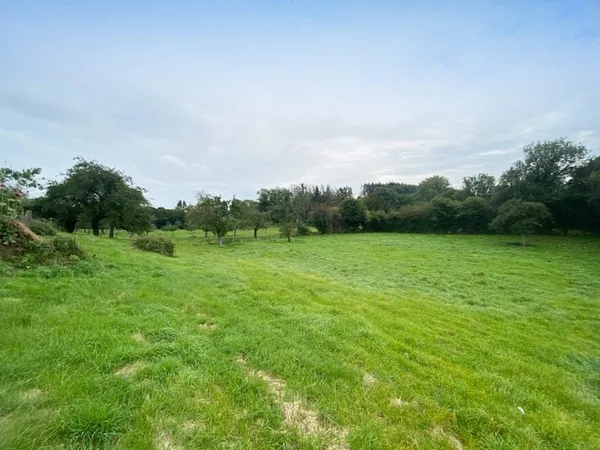 JOLIE PARCELLE DE TERRAIN CONSTRUCTIBLE