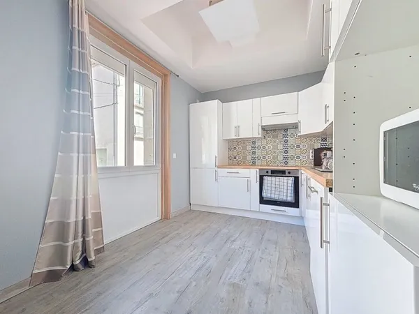 Un investissement clé en main en centre-ville de Bédarieux, avec locataire en place et rentabilité i
