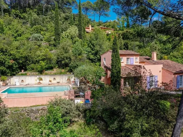 VILLA TRADITIONNELLE AVEC PISCINE et POOL HOUSE sur 6000m2
