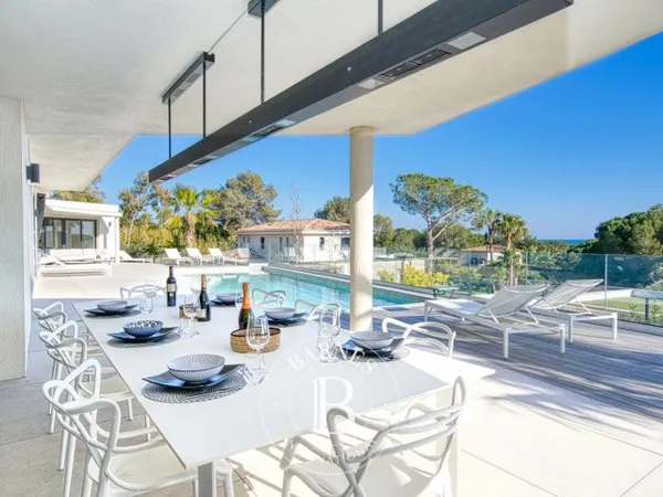 LOCATION SAISONNIÈRE - SAINTE-MAXIME - VILLA NEUVE - PROCHE DES PLAGES - 5 CHAMBRES - PISCINE CHAUFF