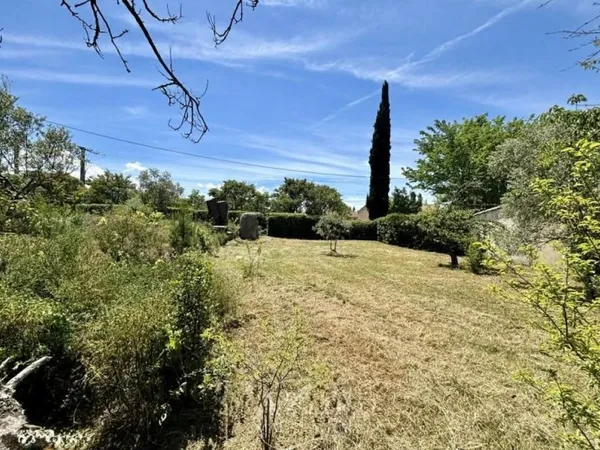 Aix-en-provence - Terrain 664 M² - Permis purgé
