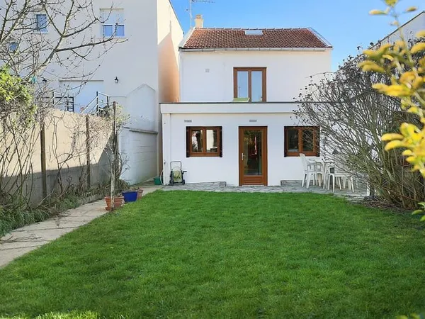Maison avec dépendance jardin et garage