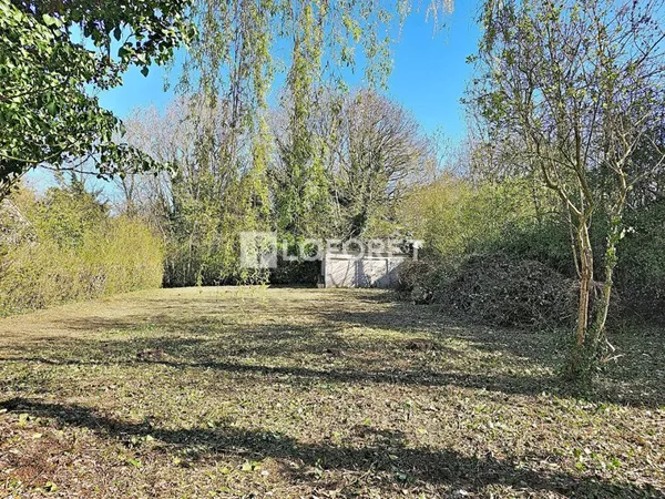 Terrain 700 m²