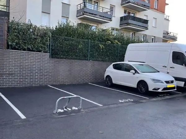 Parking sécurisé - 2 min Gare - Rue John Lennon - Montigny-lès-Cormeilles