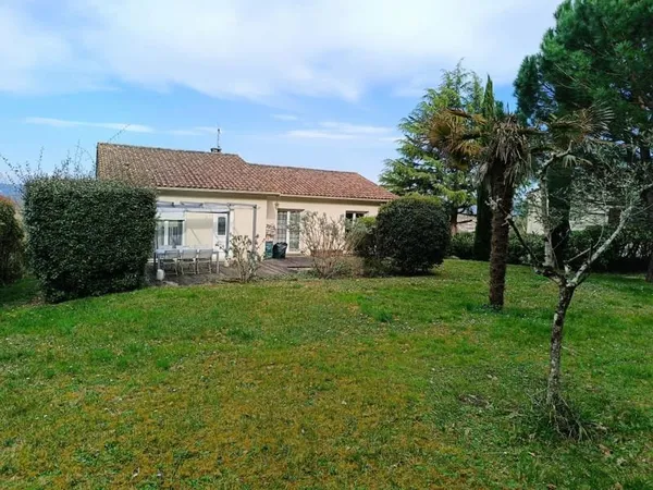 Rare sur ce secteur maison garage