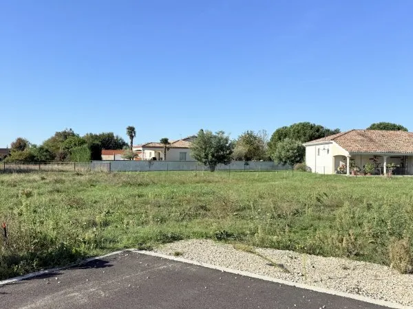 Terrain 588 m²