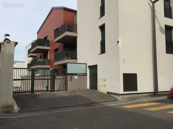 Place de parking en surface OULLINS