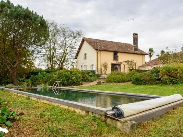 Maison 8 pièces 265 m²