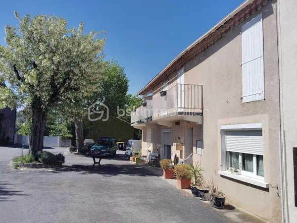 Maison de village de 131 m2 avec 5 chambres et un garage, charges faibles, AUCUN TRAVAUX