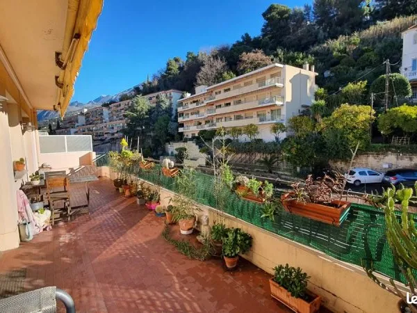 Appt 2p avec grand parking sous.sol et belle terrasse