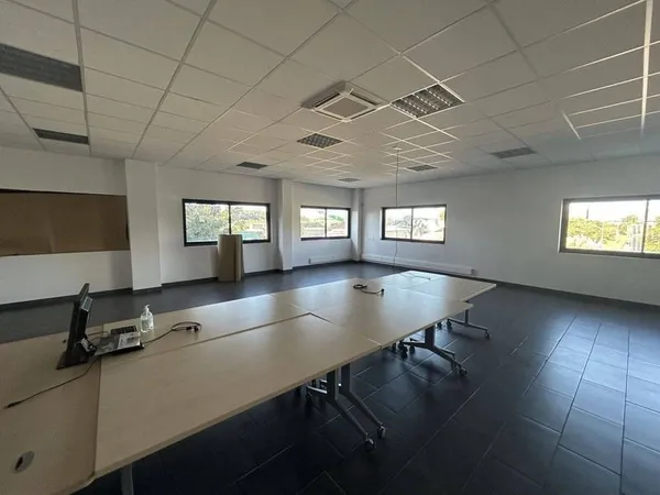 Local d'activité 2432 m²