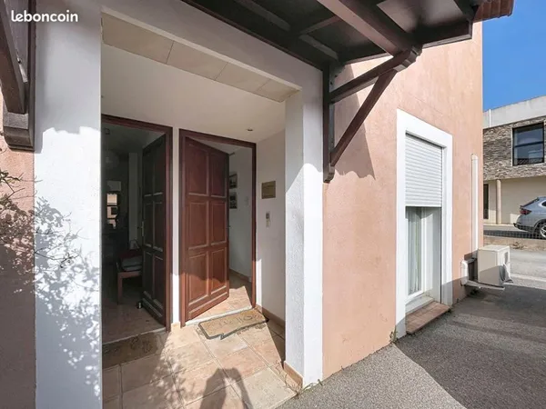 Local 24 m² ST CYR SUR MER