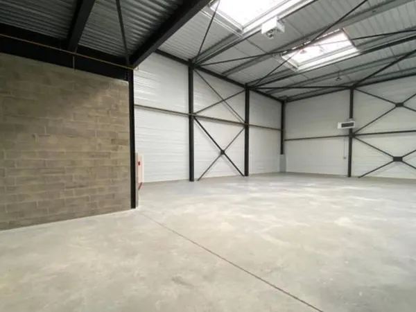 Local d'activité 21993 m²