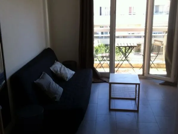 Studio 20 m² rénové avec balcon - Mandelieu-la-Napoule