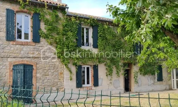 Authentique mas en pierre de 150 m² avec dépendances et cour privée