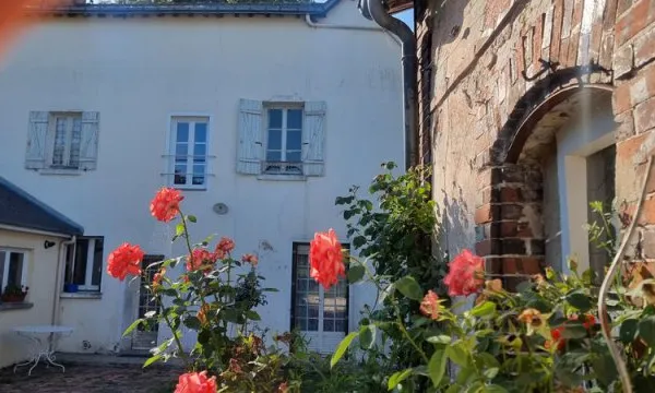 10 min EPERNON Maison ancienne et dépendances