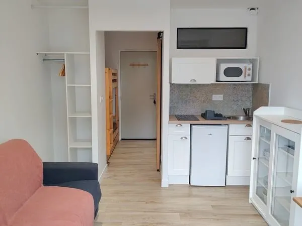 Charmant studio refait à neuf avec terrasse dans résidence sécurisée