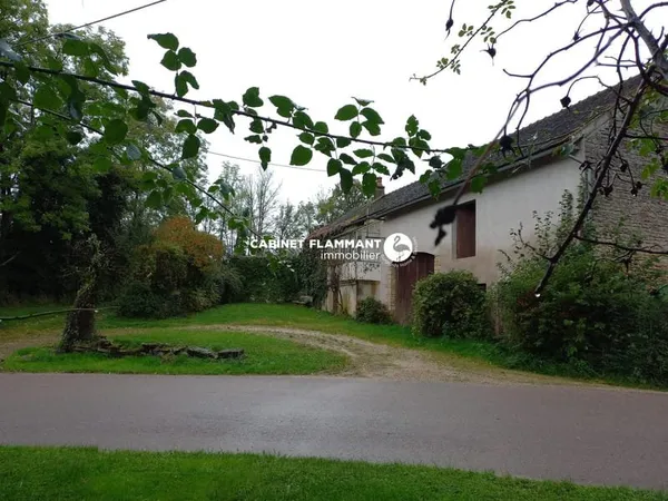 LONGERE AVEC GRANGE ET JARDIN
