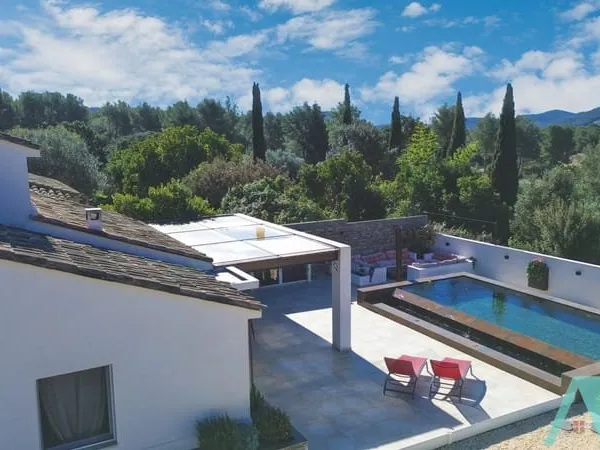 Le Beausset Maison contemporaine sur 2000 m2 de terrain, s