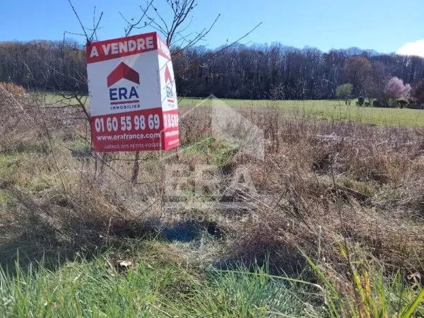 Terrain constructible 668m2 FAY LES NEMOURS